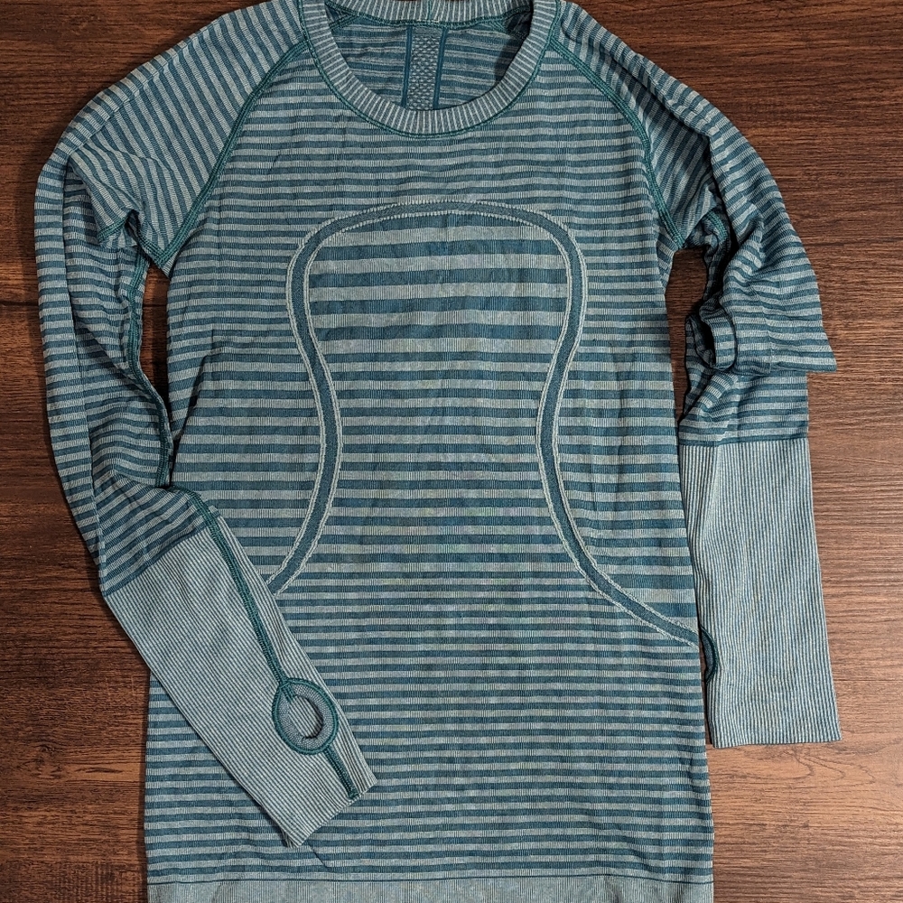 Lululemon Swiftly Tech Long Sleeve Blue/Teal Stripe Crew size 6